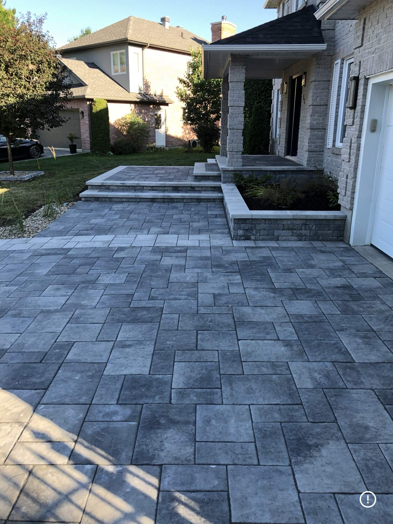 Entrée en pavé charcoal